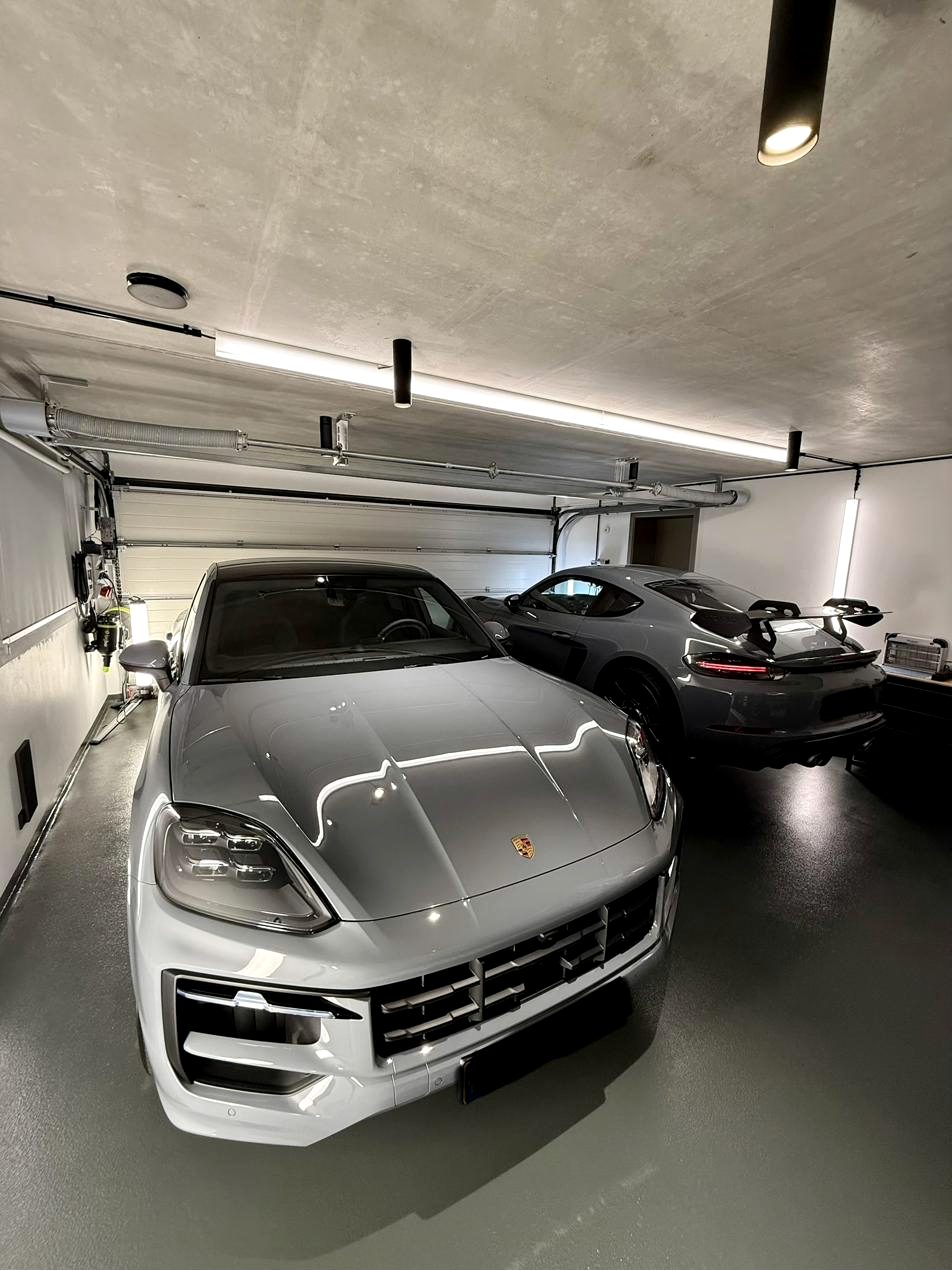 Porsche Cayenne und Cayman GT4 RS im Studio