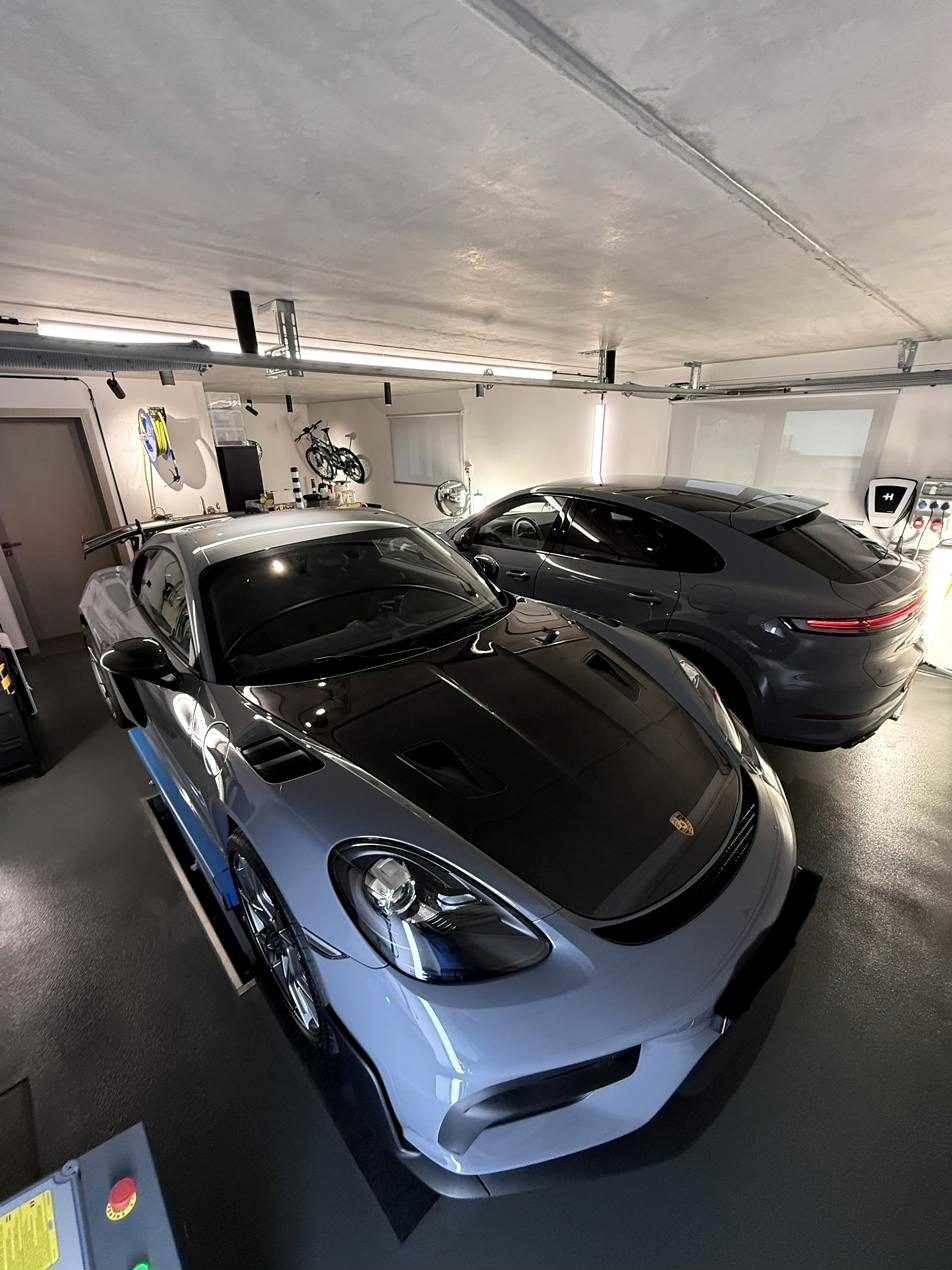 Porsche Cayman GT4 RS mit Carbon-Haube