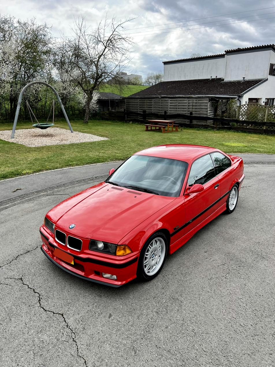 BMW E36 M3 in Rot, Frontansicht